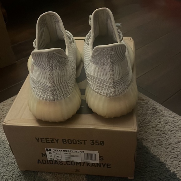 Yeezy 350v2 -Lundmark - Picture 4 of 6